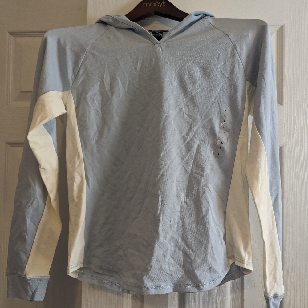 New with tags ☺️ Lightweight Baby Blue & White Sweatshirt 🌻